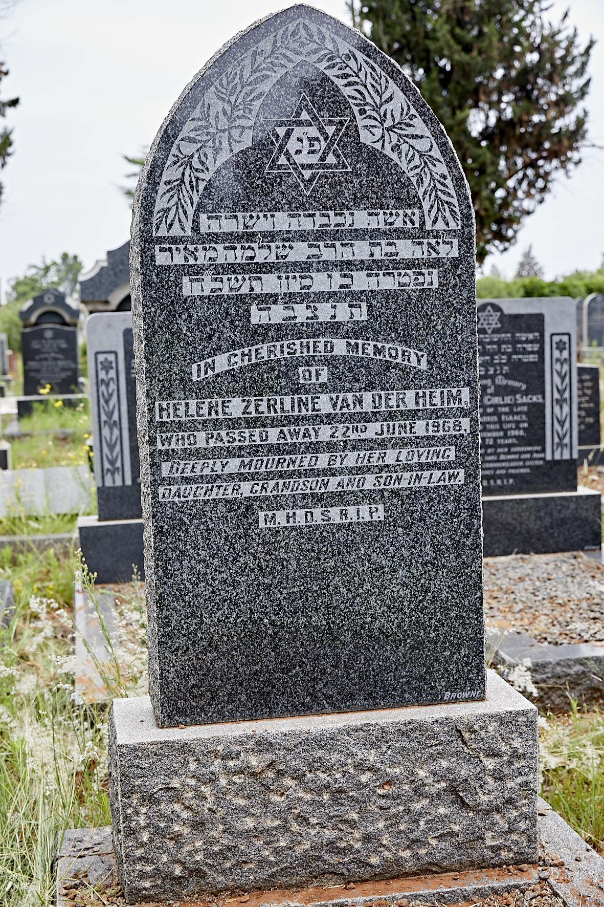 graves/new_tombstone/DIGSB39750.jpg