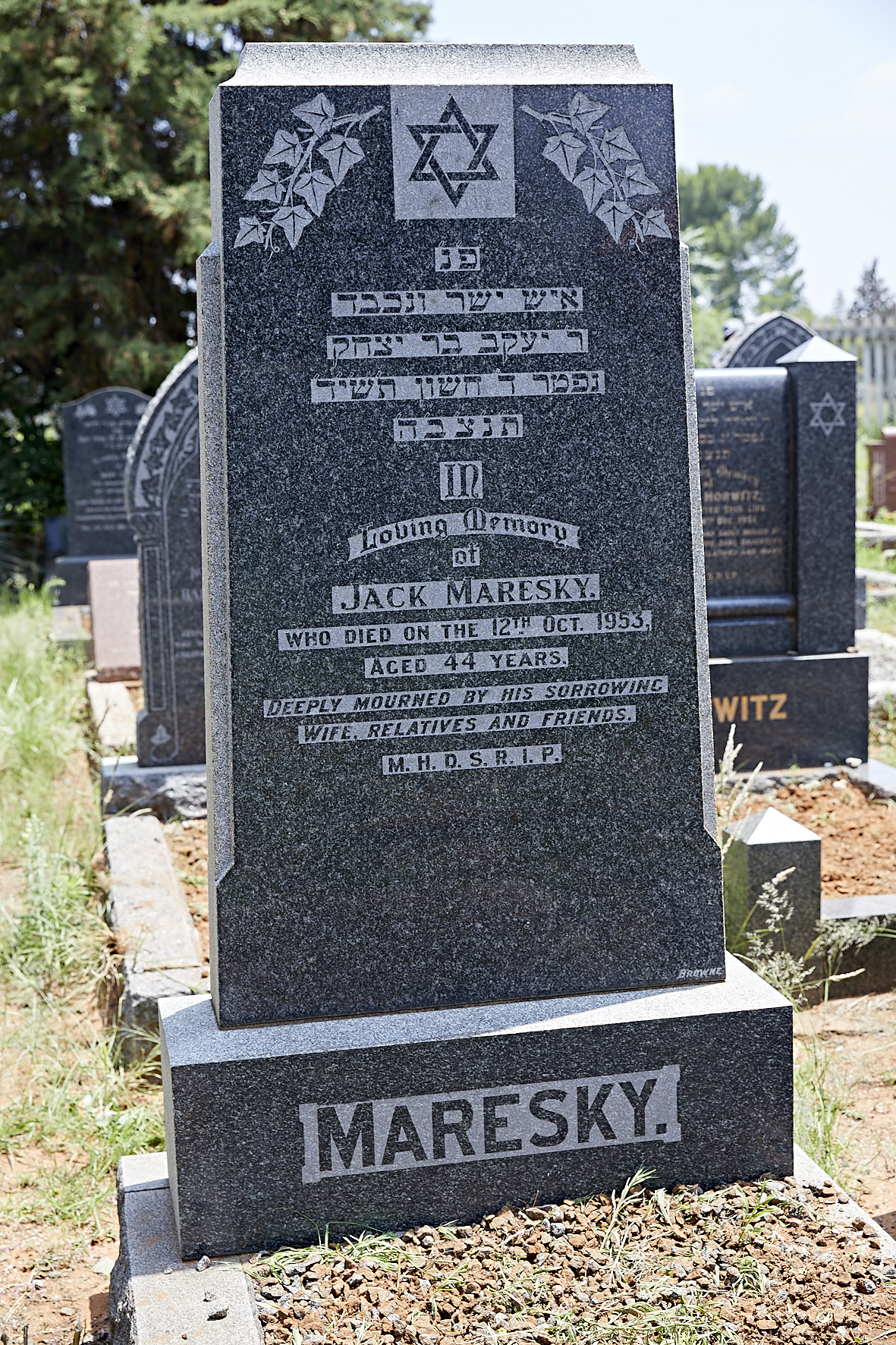 graves/new_tombstone/DIGSB39791.jpg