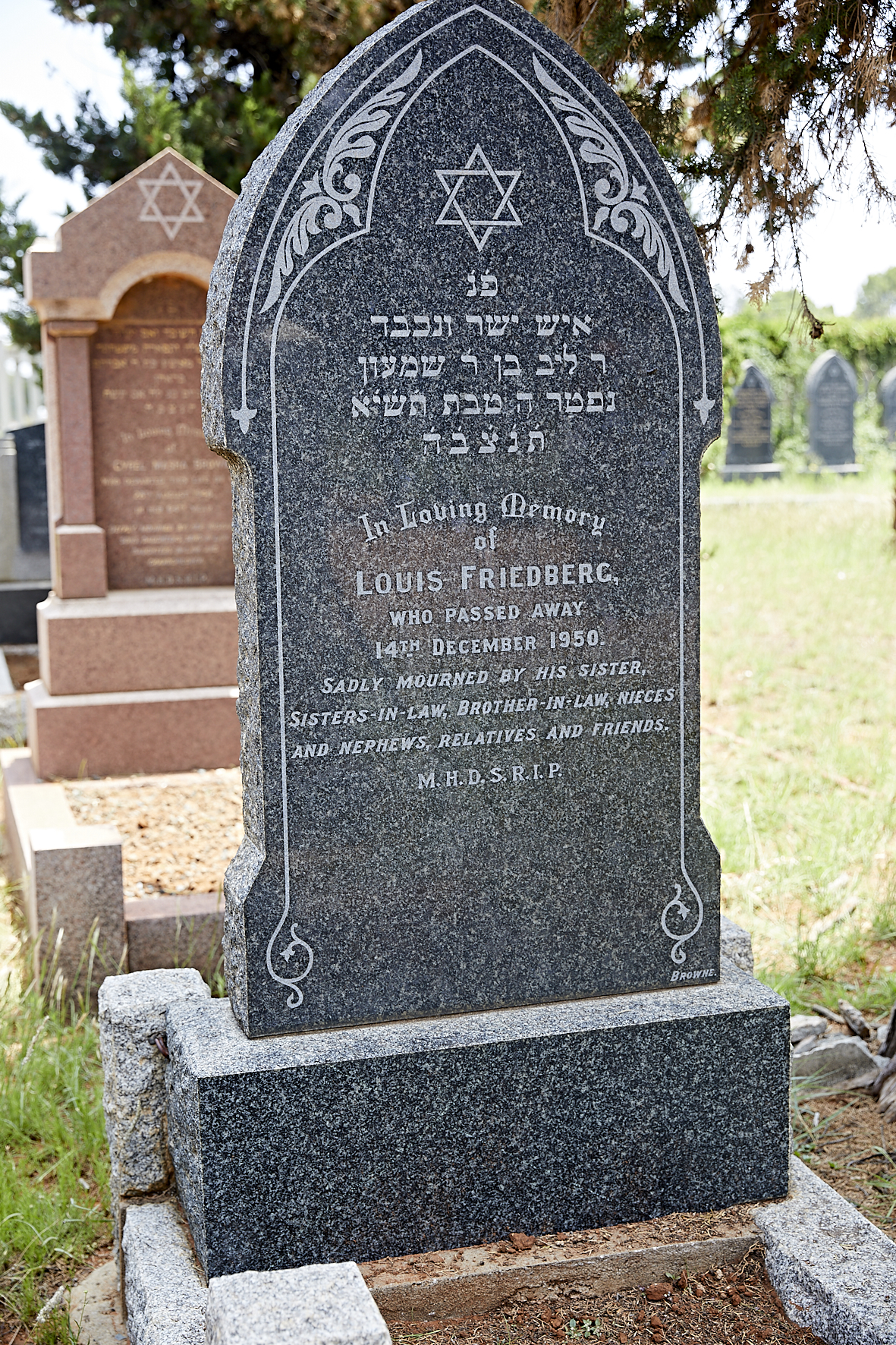 graves/new_tombstone/DIGSB39807.jpg