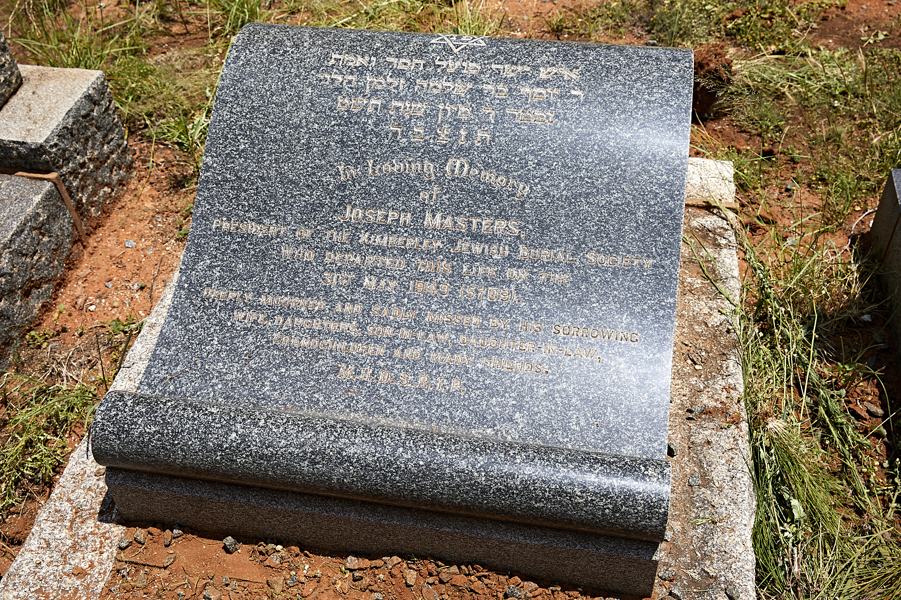 graves/new_tombstone/DIGSB39815.jpg