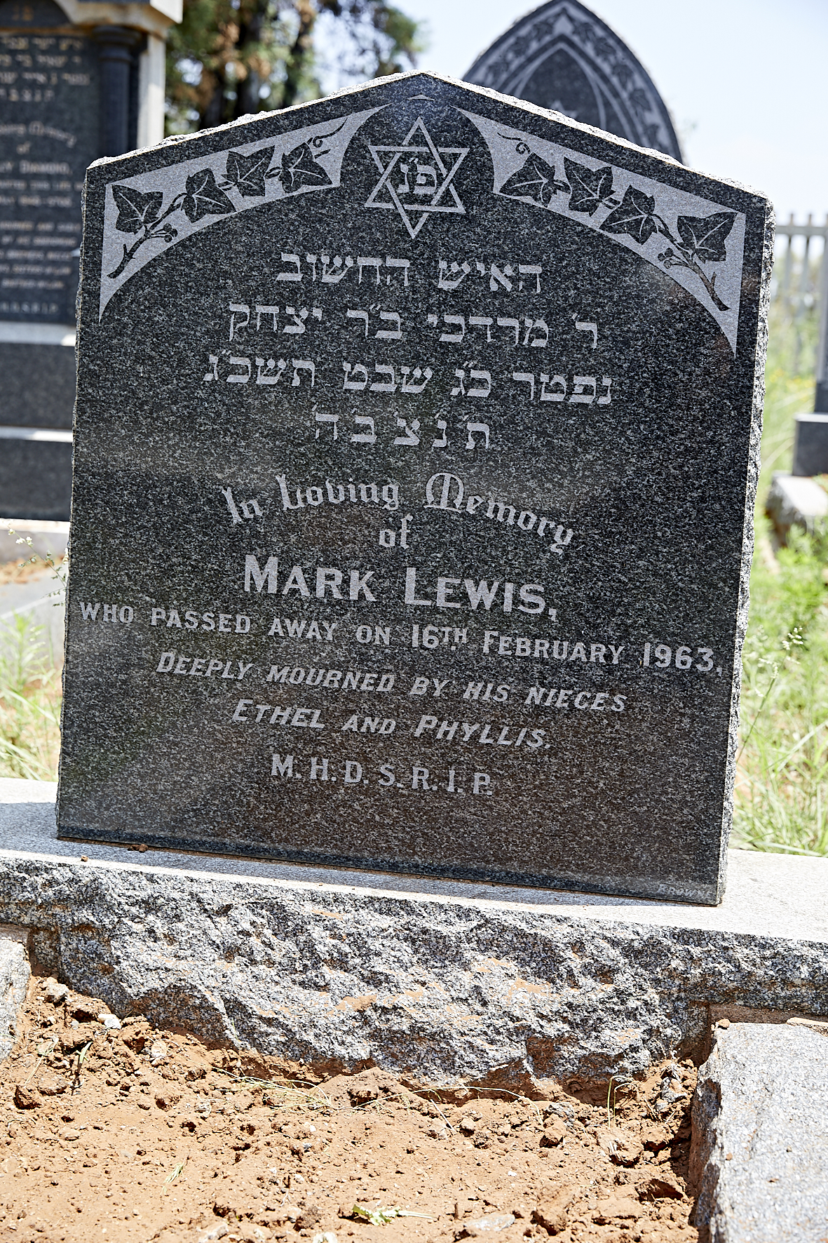 graves/new_tombstone/DIGSB39816.jpg