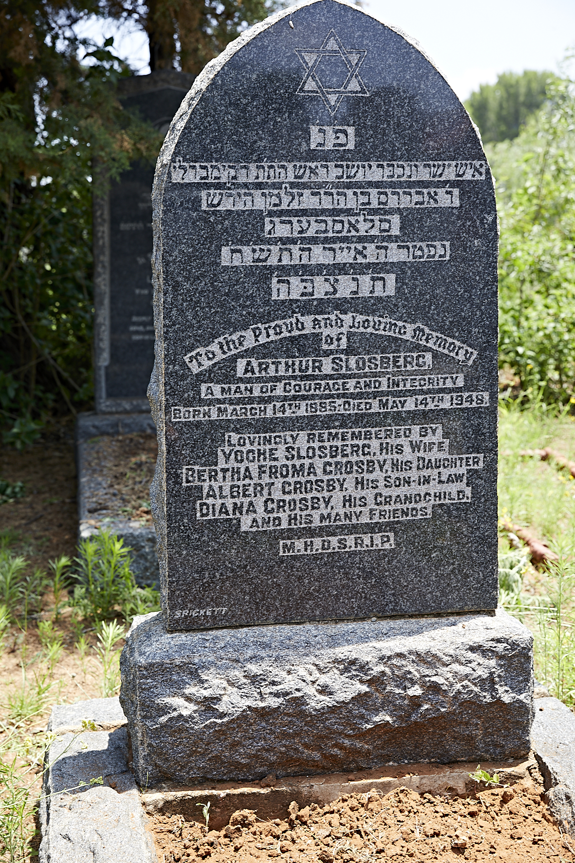 graves/new_tombstone/DIGSB39826.jpg