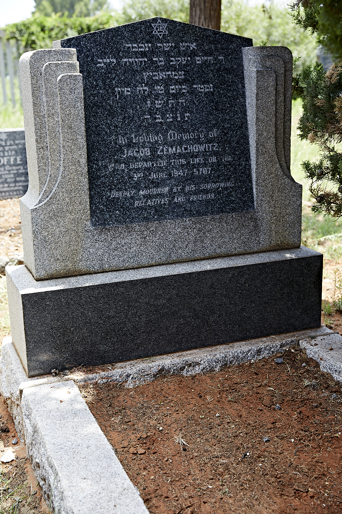 graves/new_tombstone/DIGSB39835.jpg