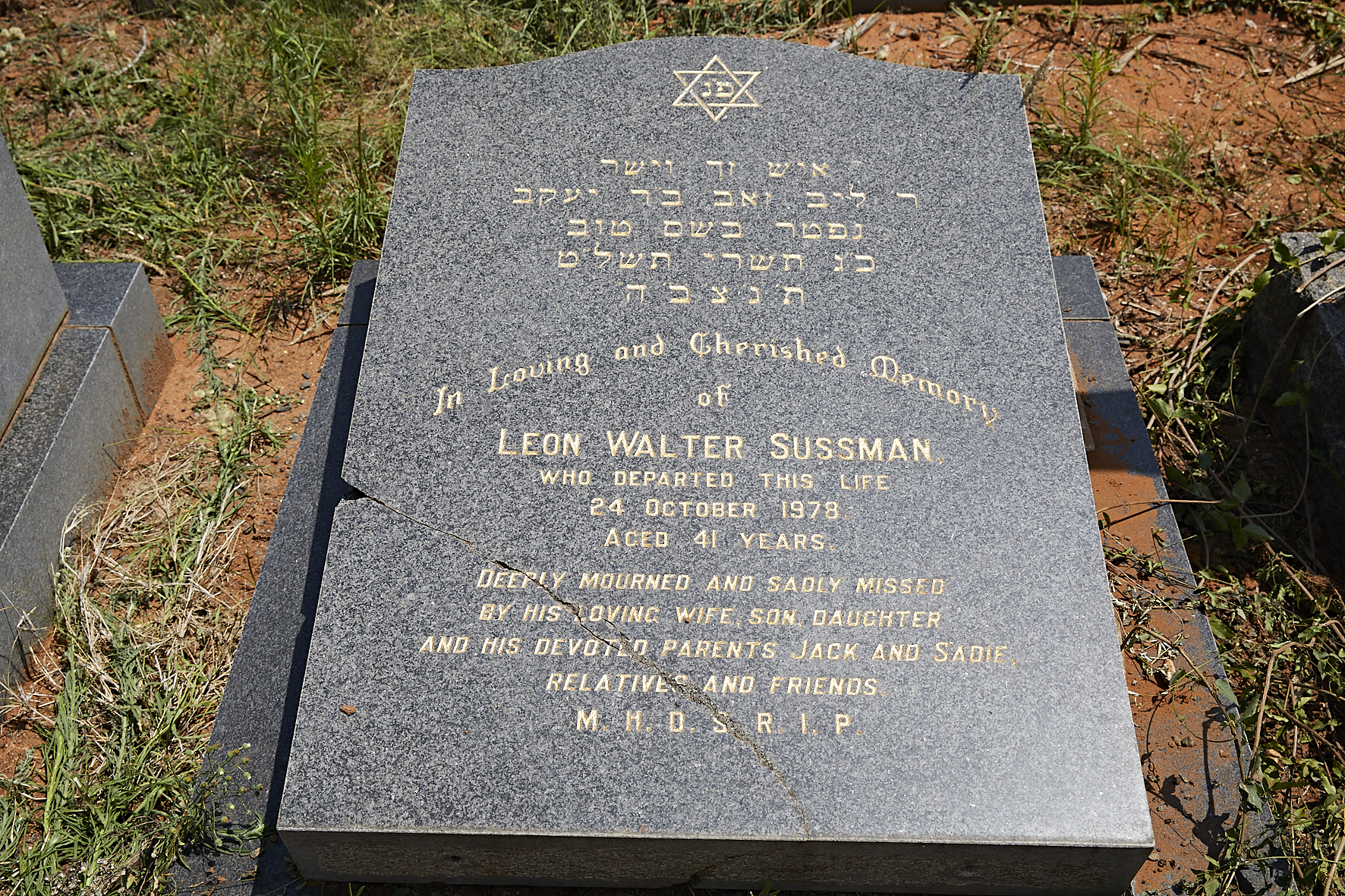 graves/new_tombstone/DIGSB39863.jpg