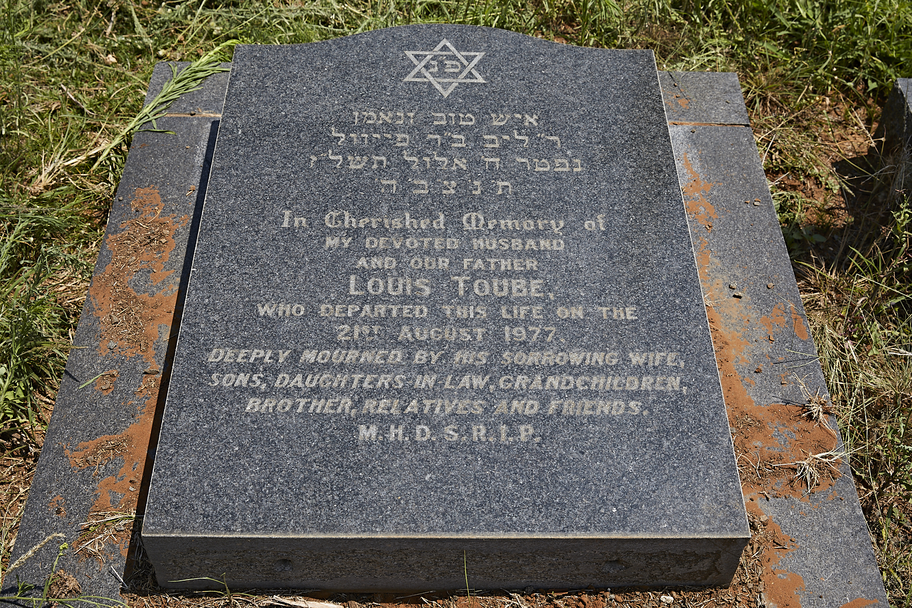 graves/new_tombstone/DIGSB39871.jpg