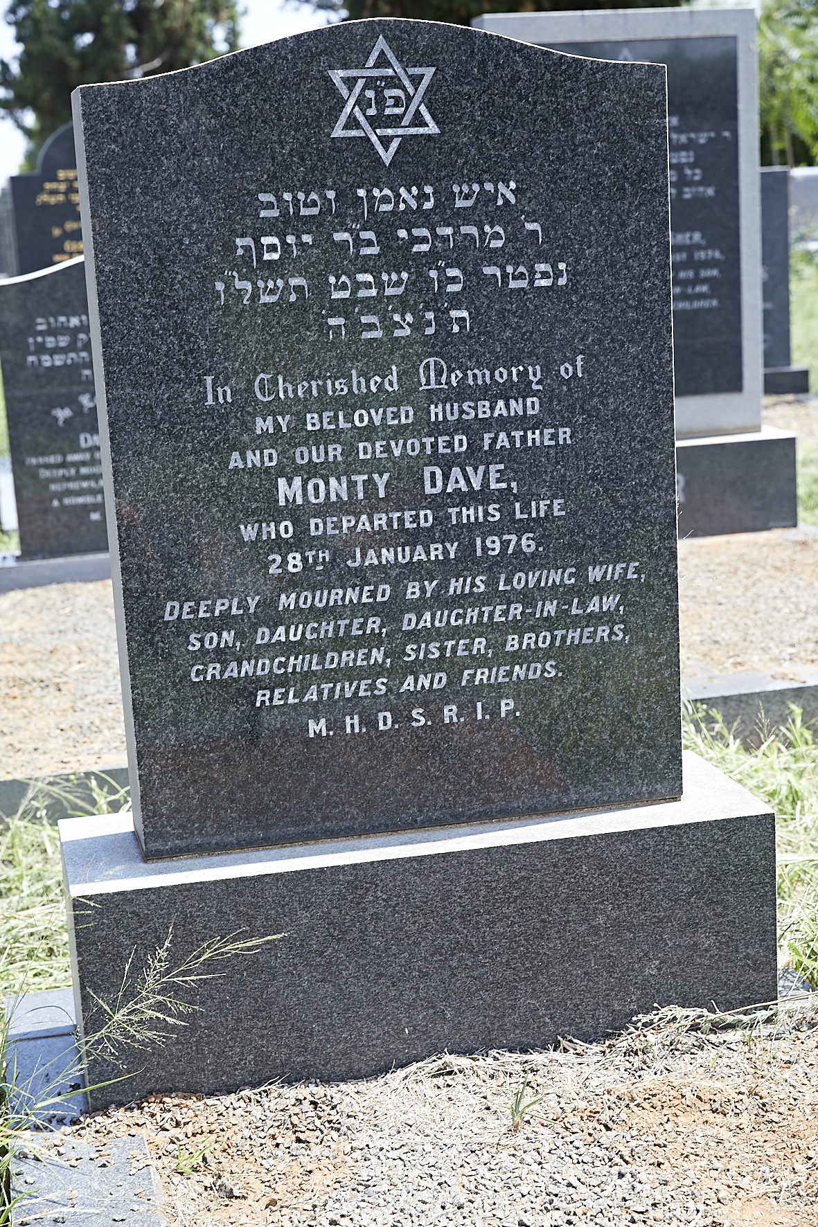 graves/new_tombstone/DIGSB39878.jpg