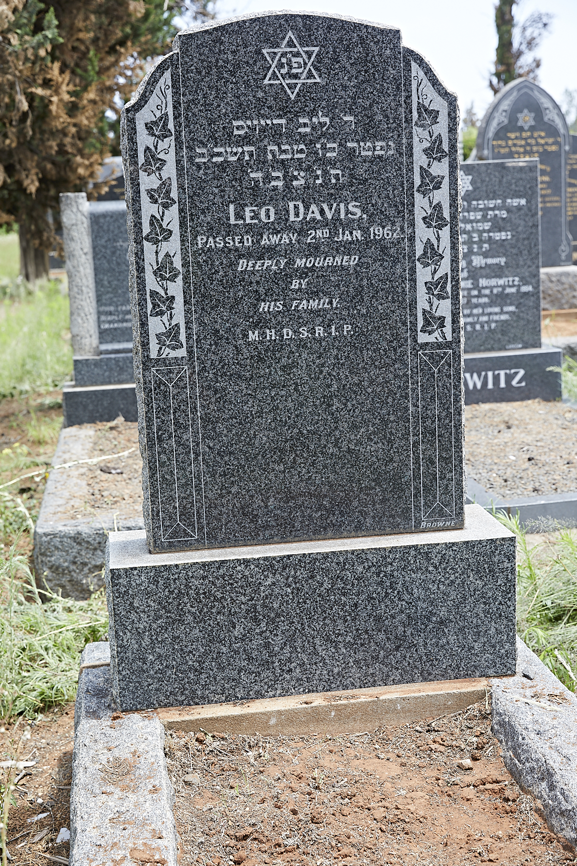 graves/new_tombstone/DIGSB39922.jpg