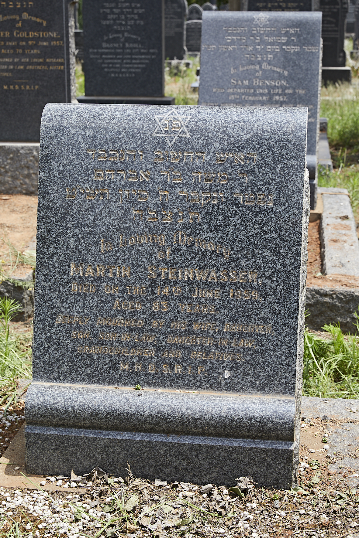 graves/new_tombstone/DIGSB39938.jpg