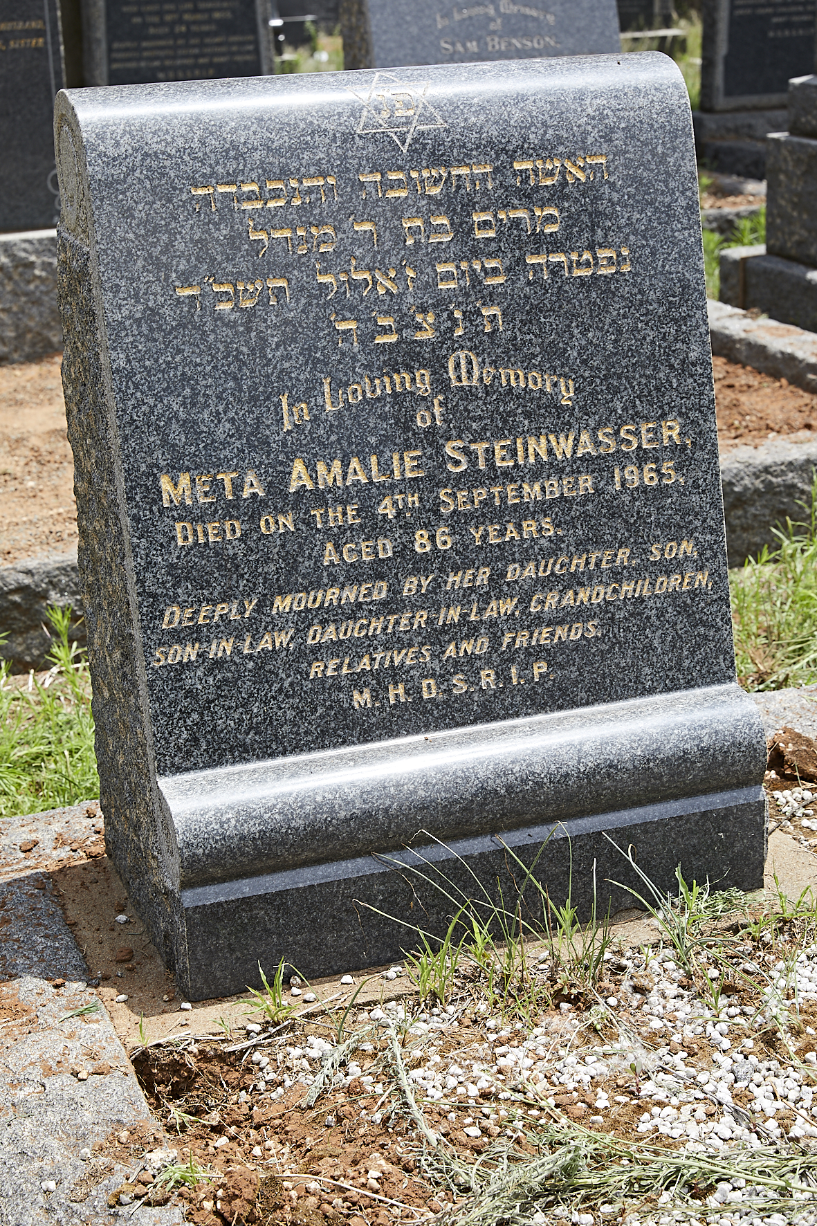 graves/new_tombstone/DIGSB39939.jpg