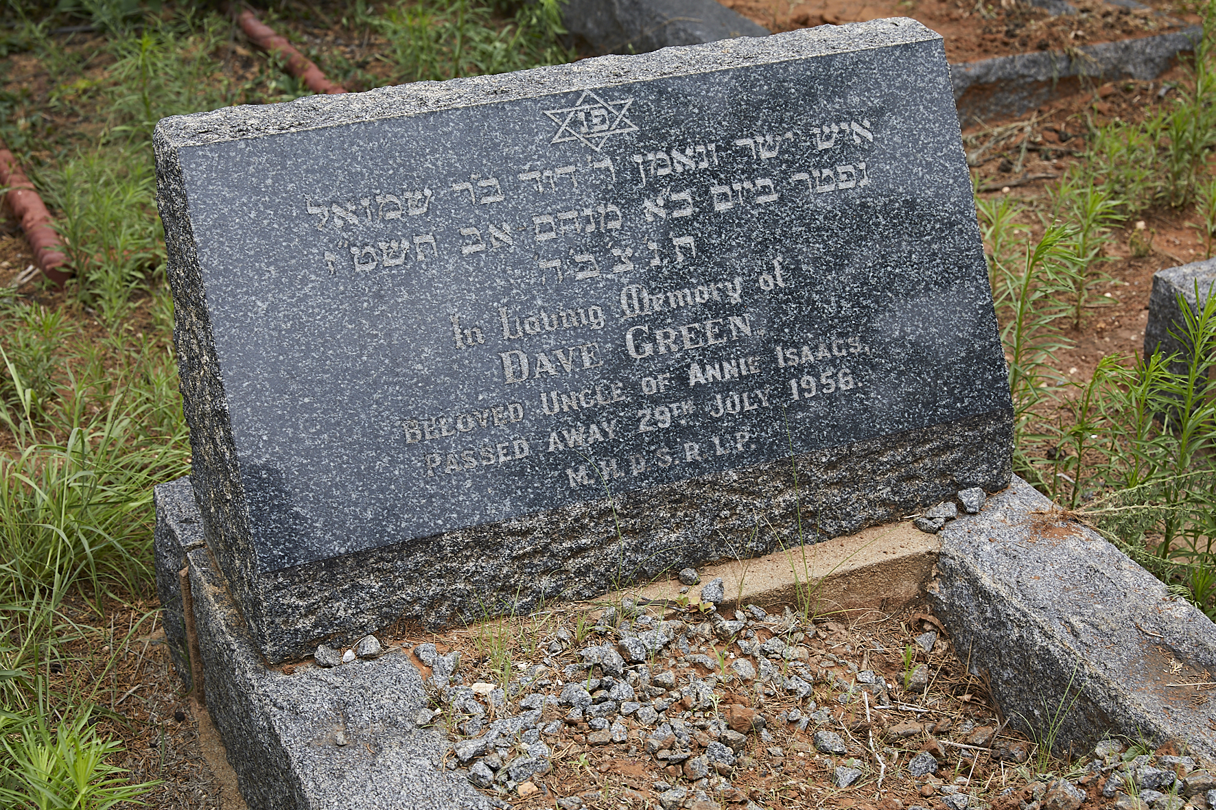 graves/new_tombstone/DIGSB39960.jpg