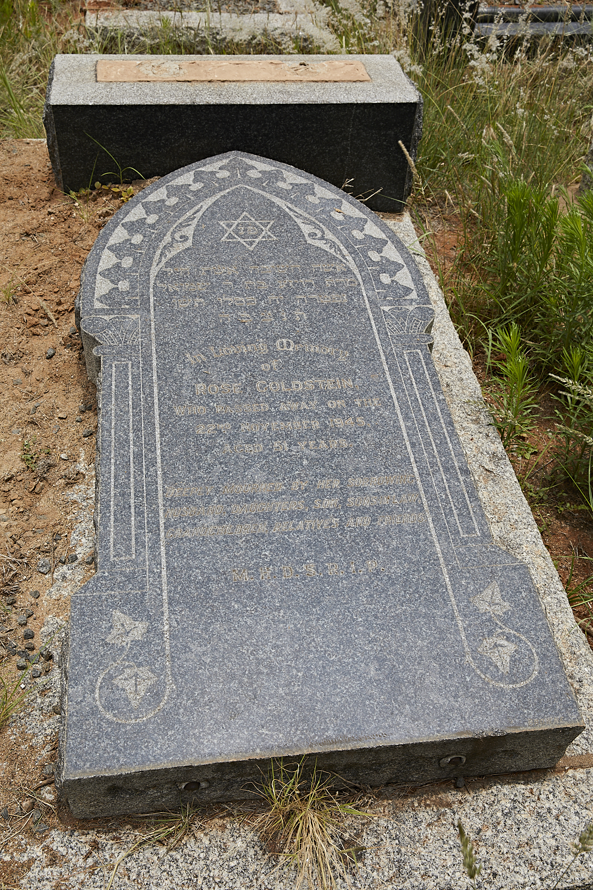 graves/new_tombstone/DIGSB39985.jpg