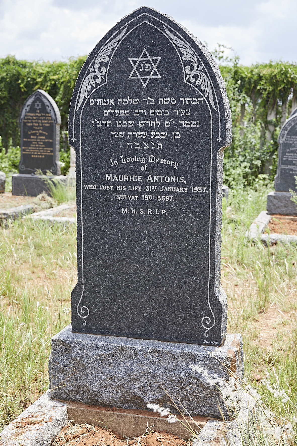 graves/new_tombstone/DIGSB40058.jpg