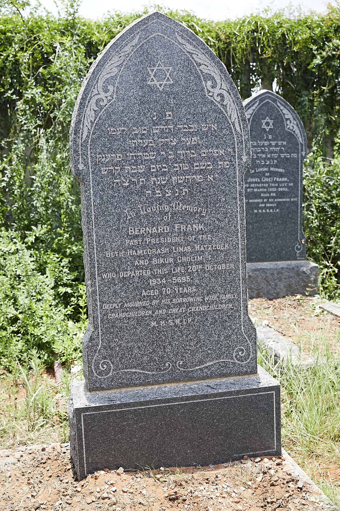 graves/new_tombstone/DIGSB40065.jpg