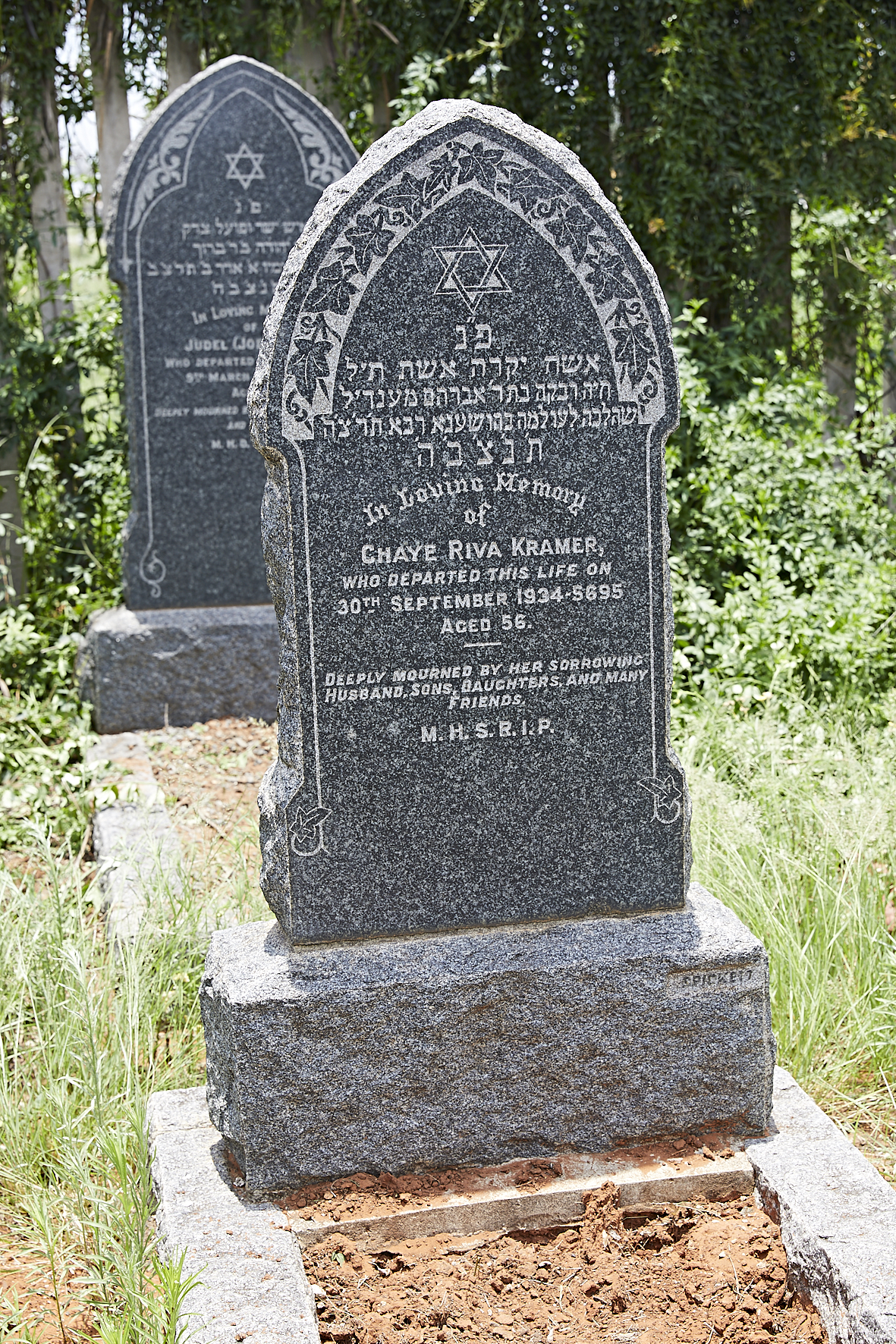 graves/new_tombstone/DIGSB40066.jpg