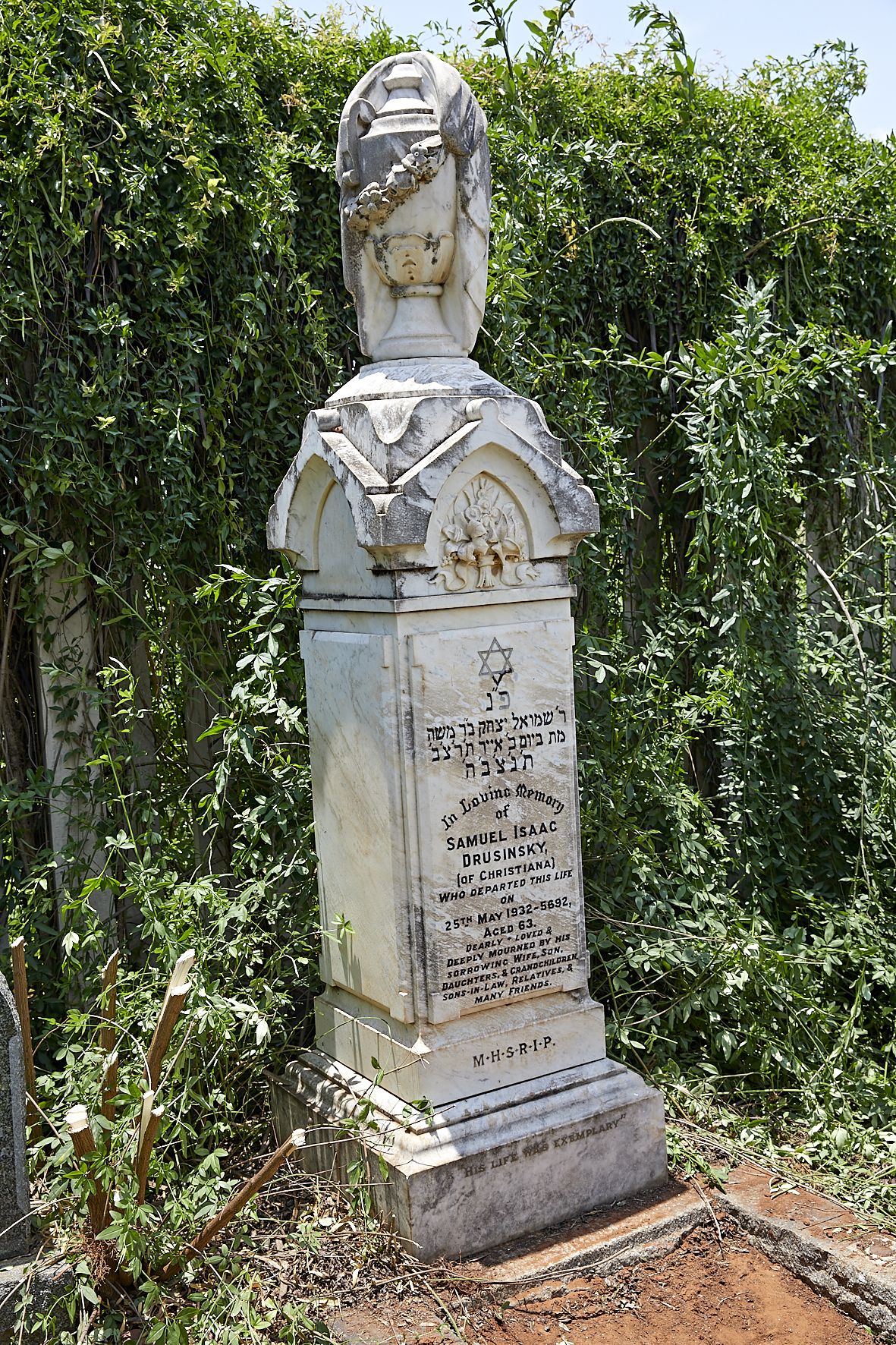 graves/new_tombstone2/DIGSB40091.jpg