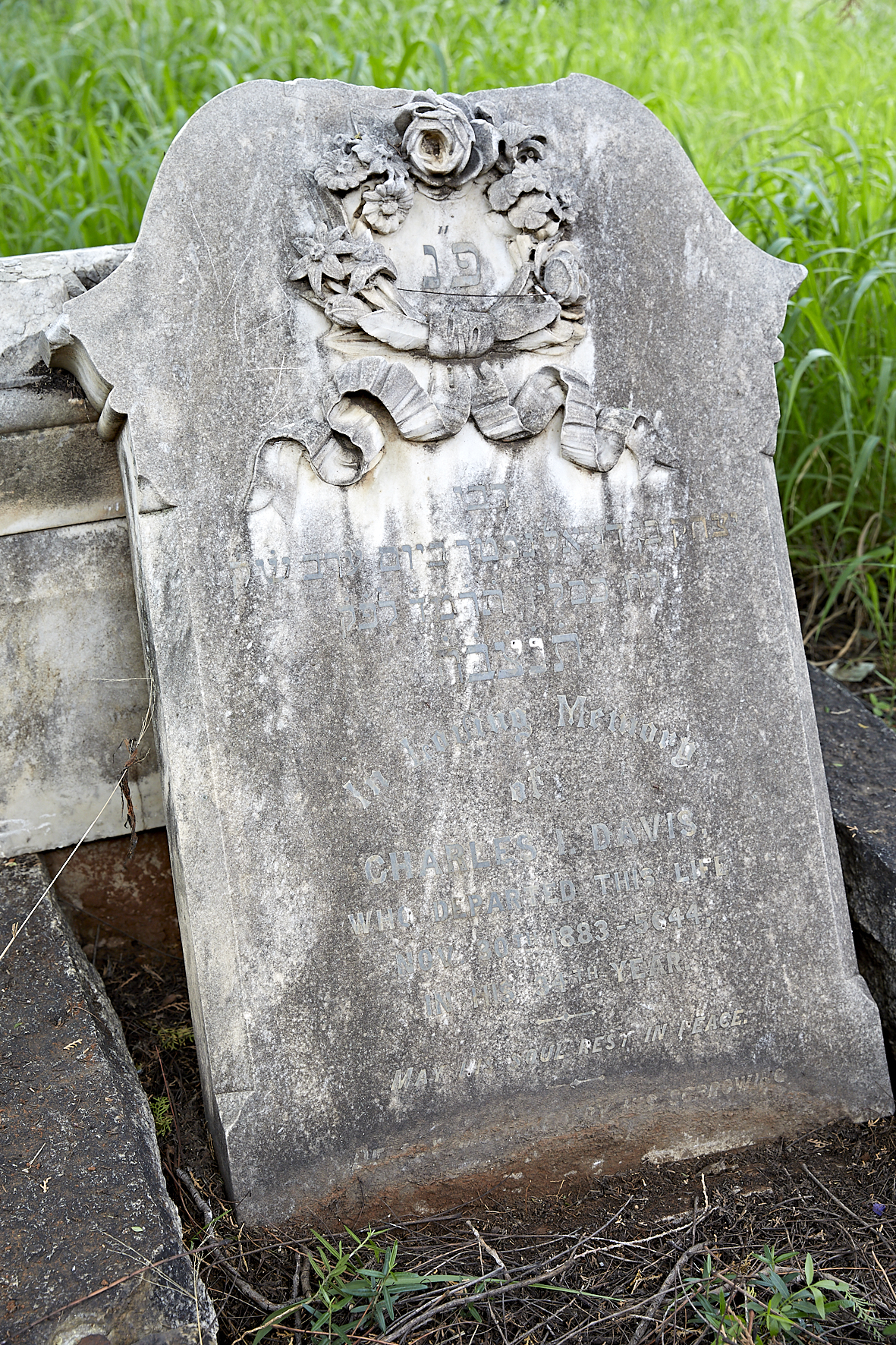 graves/new_tombstone2/DIGSB40127.jpg