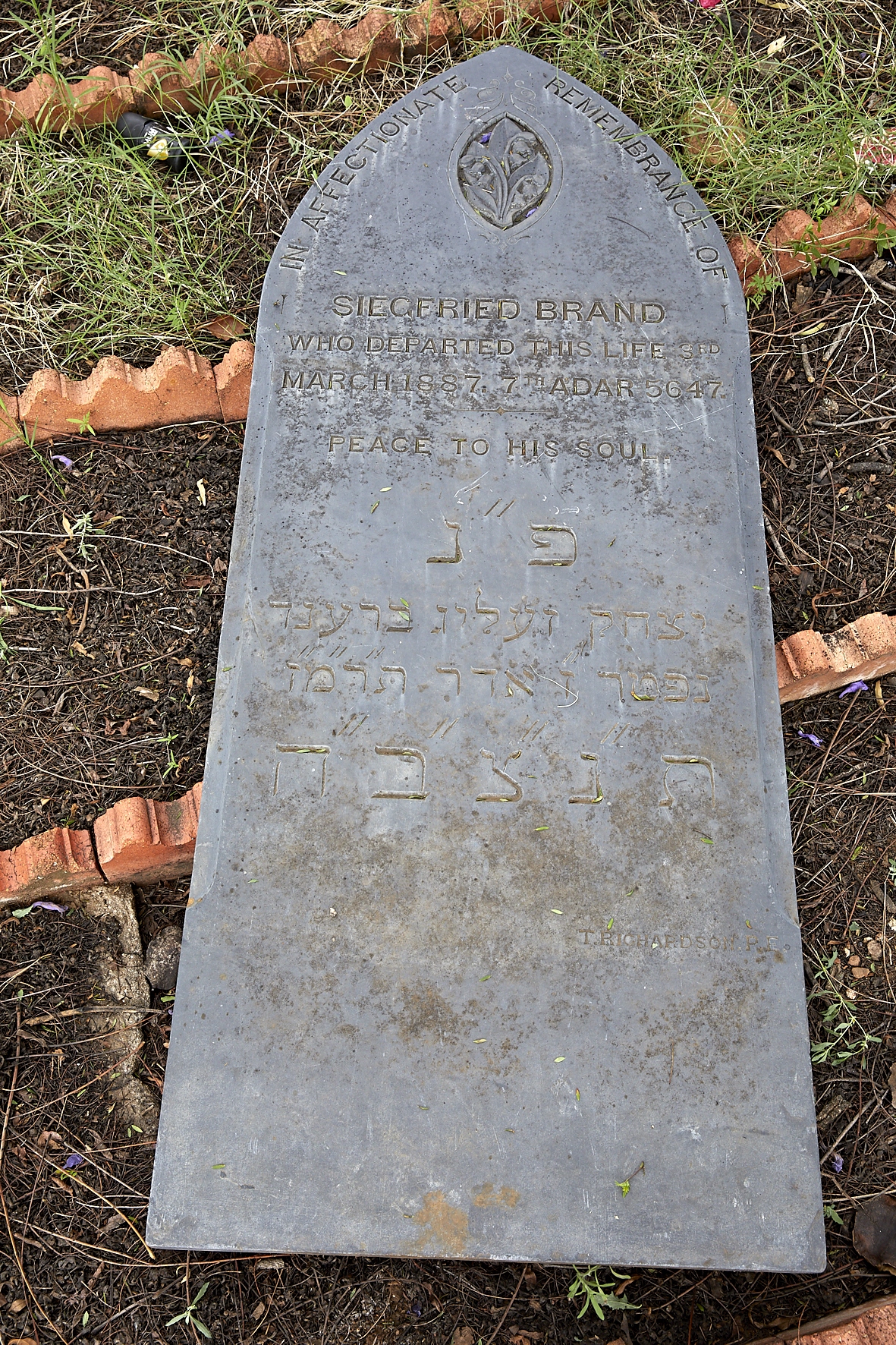 graves/new_tombstone2/DIGSB40177.jpg