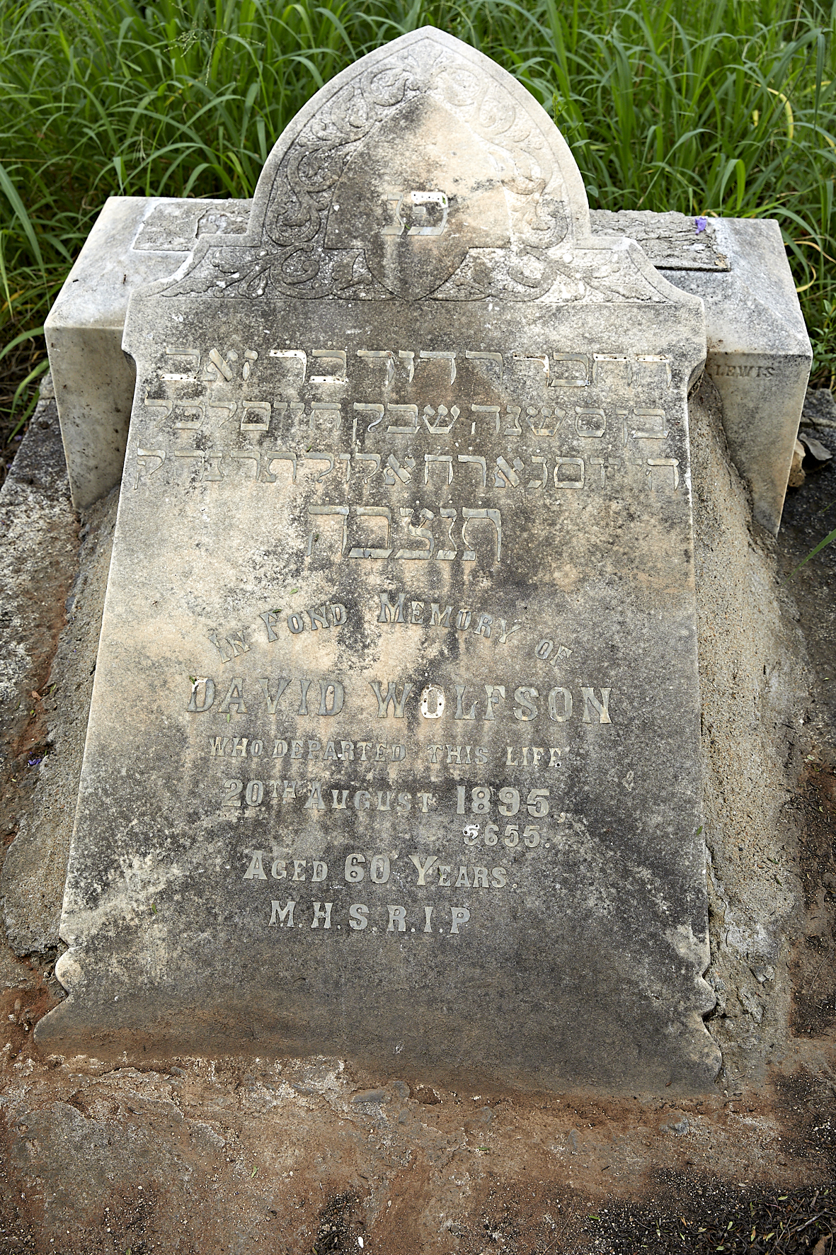 graves/new_tombstone2/DIGSB40199.jpg