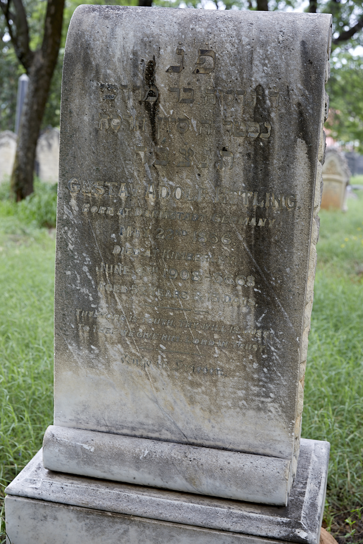 graves/new_tombstone2/DIGSB40208.jpg