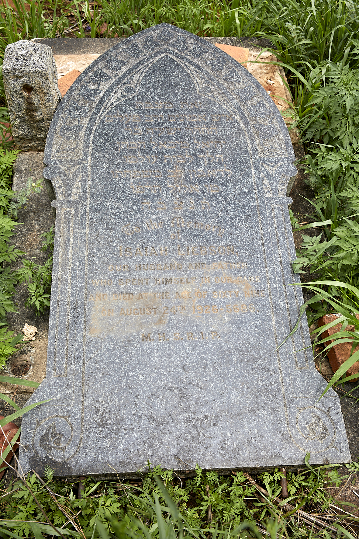 graves/new_tombstone2/DIGSB40243.jpg