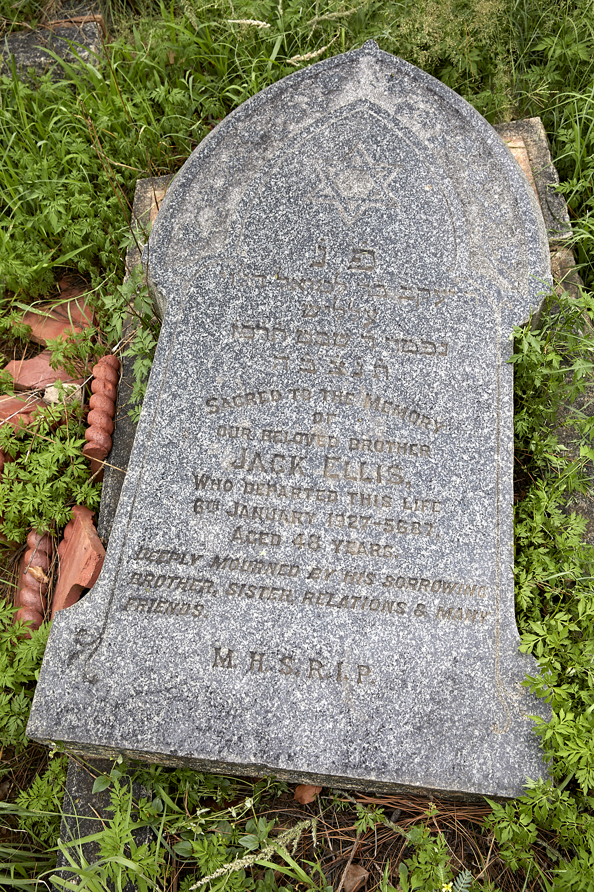 graves/new_tombstone2/DIGSB40266.jpg