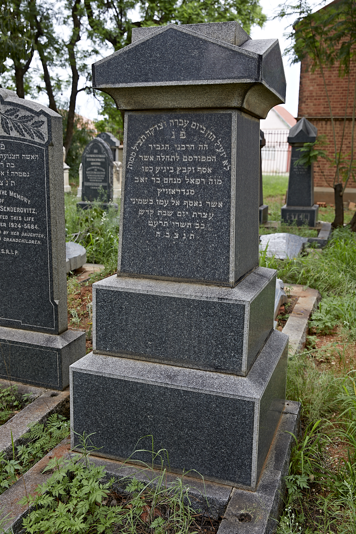 graves/new_tombstone2/DIGSB40335.jpg