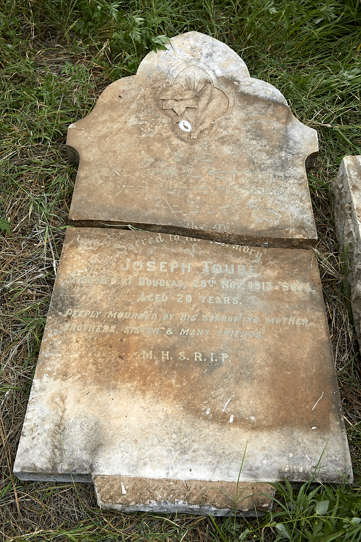 graves/new_tombstone2/DIGSB40367.jpg