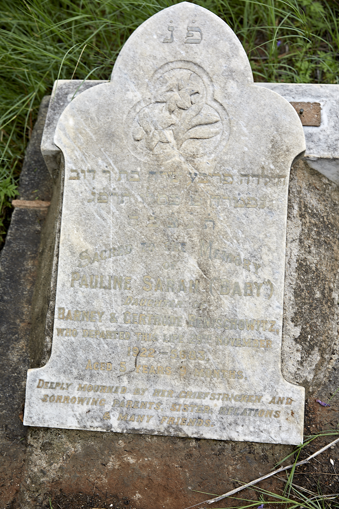 graves/new_tombstone2/DIGSB40400.jpg