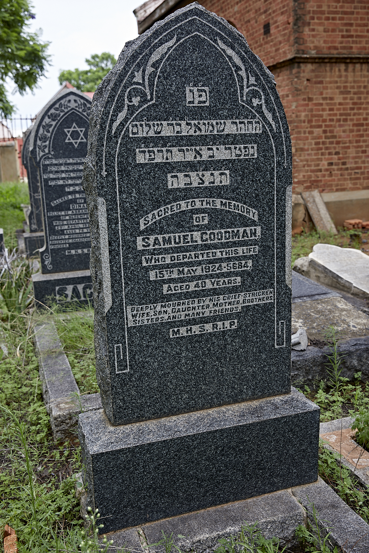 graves/new_tombstone2/DIGSB40401.jpg