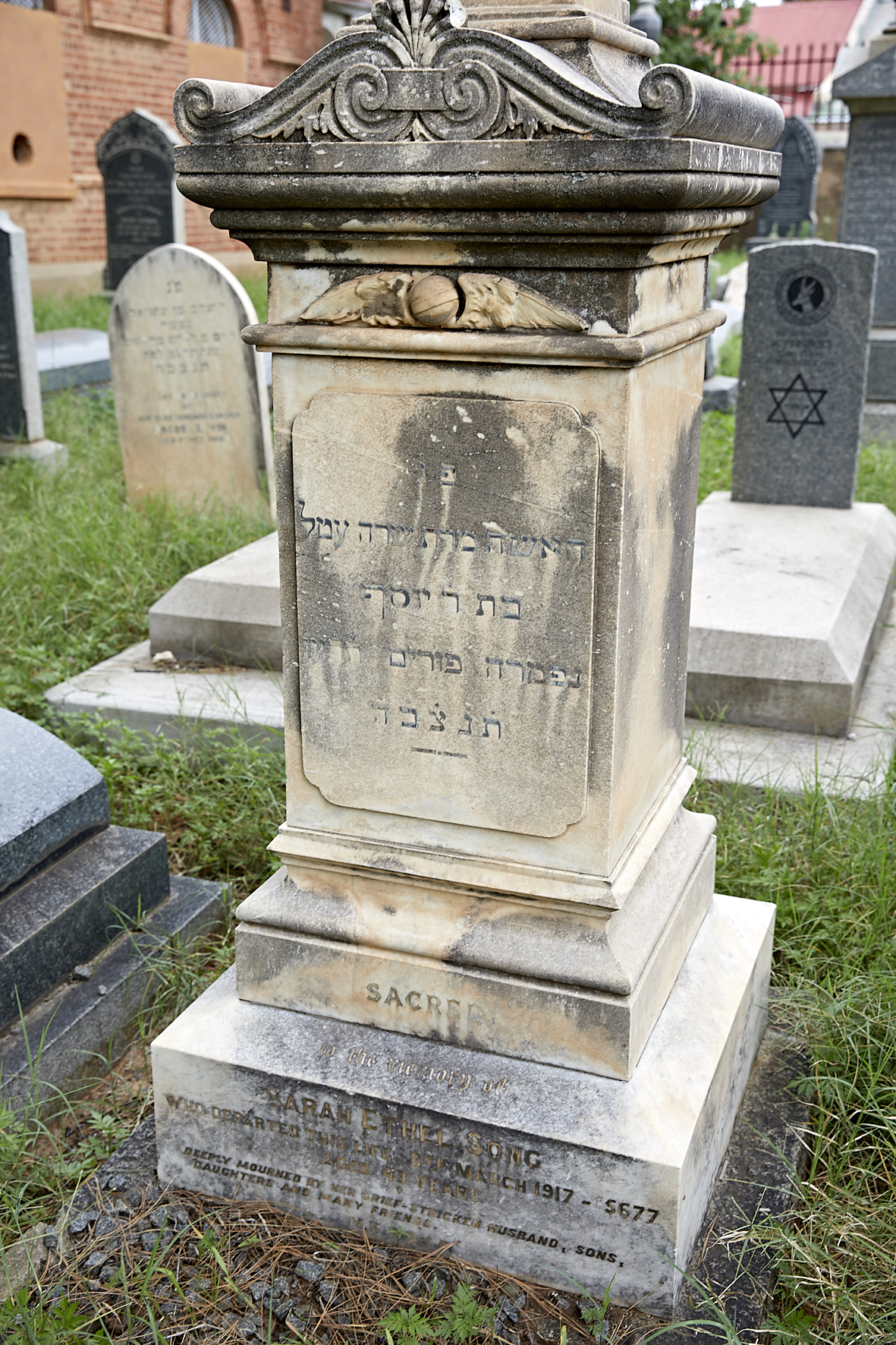 graves/new_tombstone2/DIGSB40412.jpg