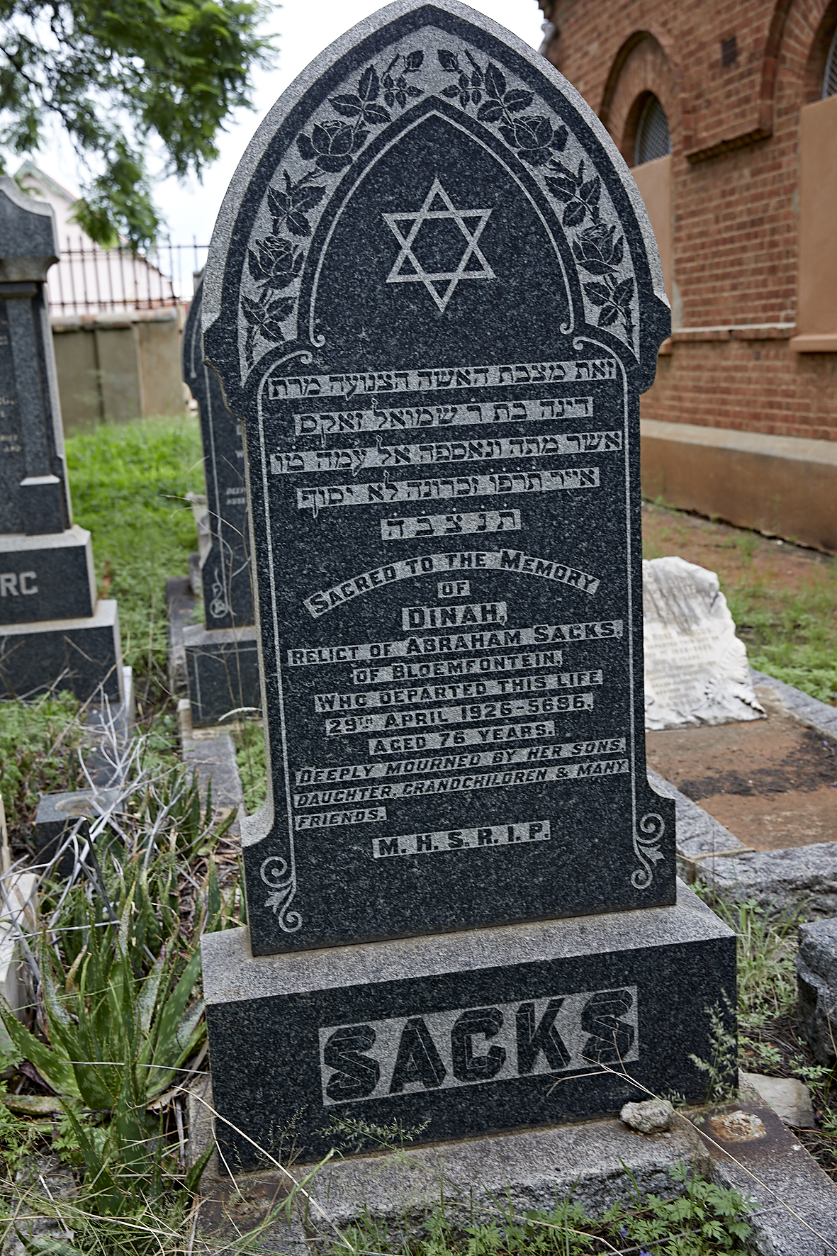 graves/new_tombstone2/DIGSB40423.jpg