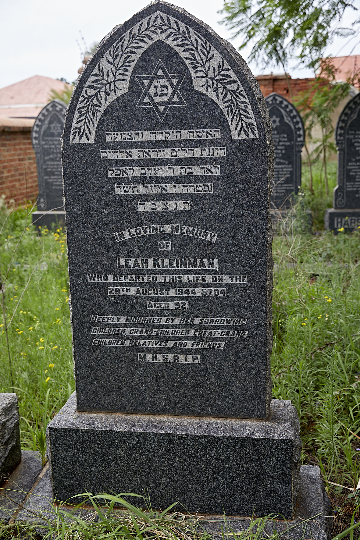 graves/new_tombstone2/DIGSB40430.jpg