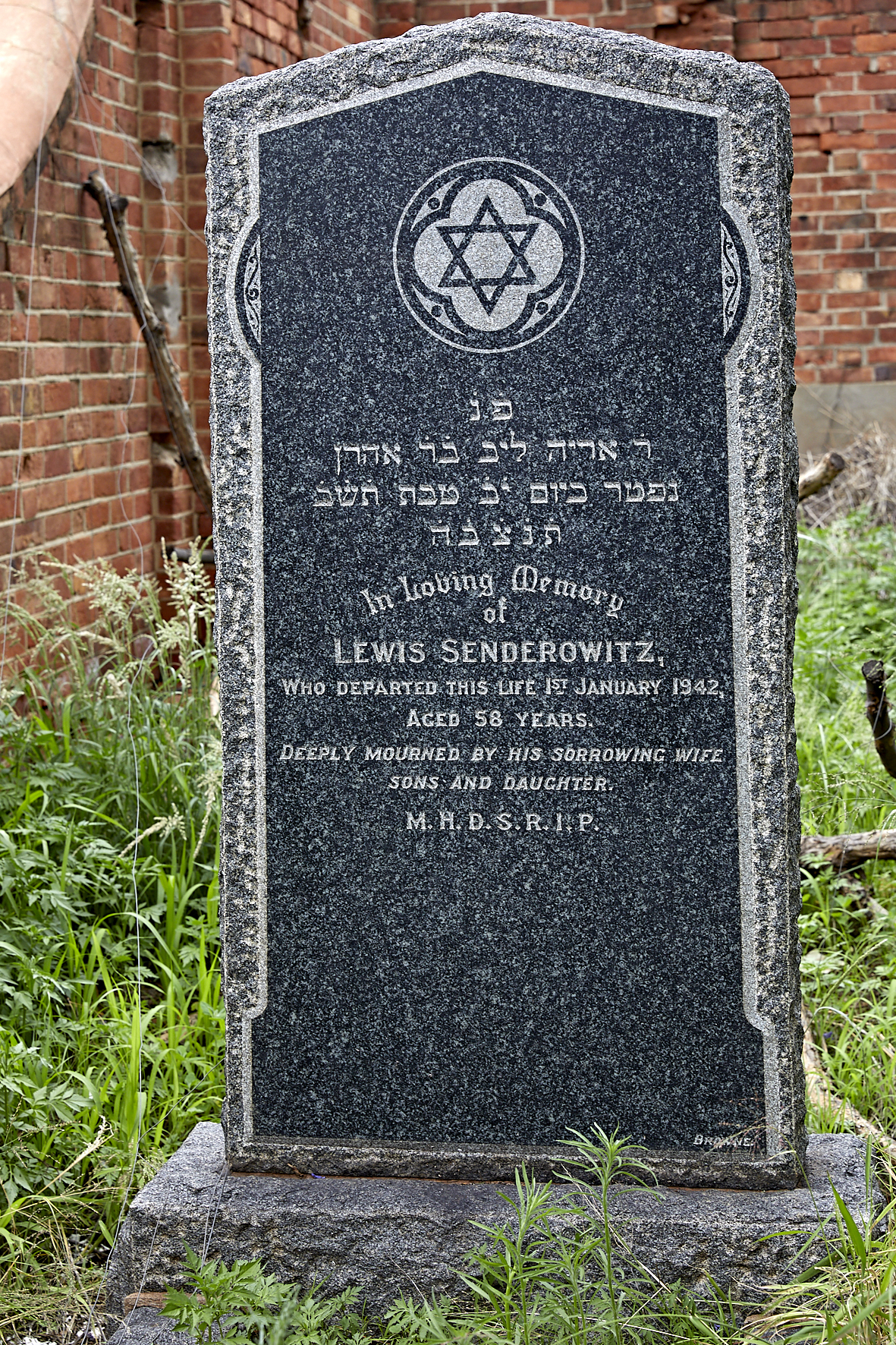 graves/new_tombstone2/DIGSB40447.jpg